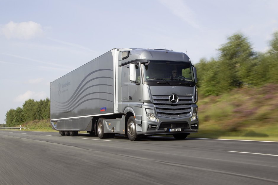 Premiera mondiala: Mercedes-Benz Aerodynamics Truck si Trailer: economisesc combustibil, reduc emisiile