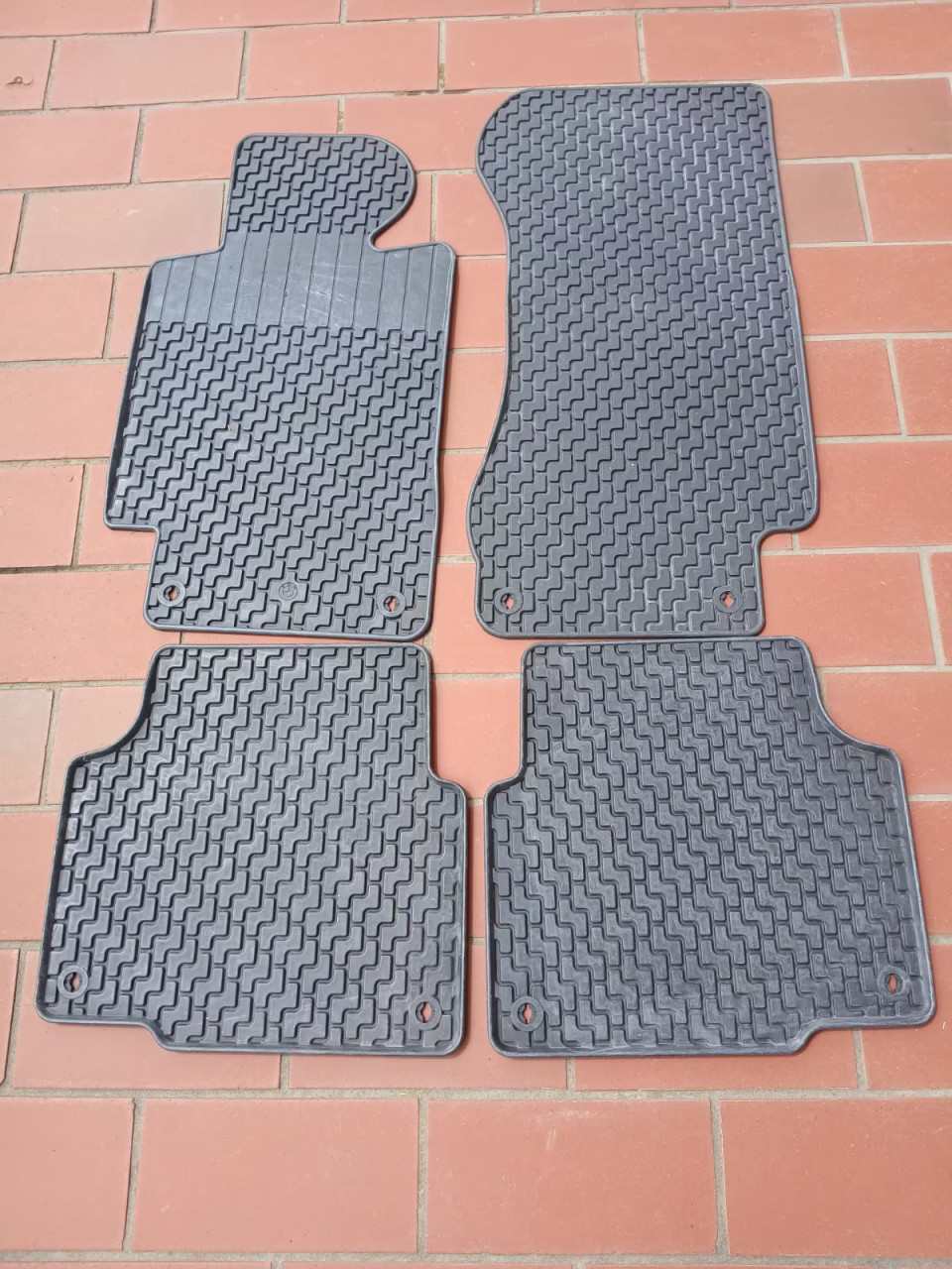 Presuri Originale - Bmw E36 ( Negru )  51479410230 / 51 47 9 410 230