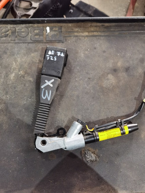 Pretensioner dreapta fata BMW X3 F4 F25 F26 cod 7256646