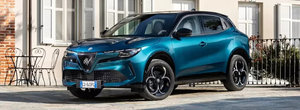 Prima Alfa Romeo Junior din istorie a primit, in sfarsit, o varianta cu tractiune integrala in standard. Cat costa in Romania noua masina a italienilor