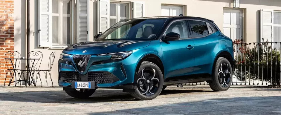 Prima Alfa Romeo Junior din istorie a primit, in sfarsit, o varianta cu tractiune integrala in standard. Cat costa in Romania noua masina a italienilor Prima Alfa Romeo Junior din istorie a primit, in sfarsit, o varianta cu tractiune integrala in standard. Cat costa in Romania noua masina a italienilor