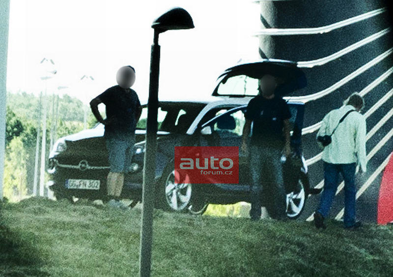 Prima imagine cu noul Opel Adam