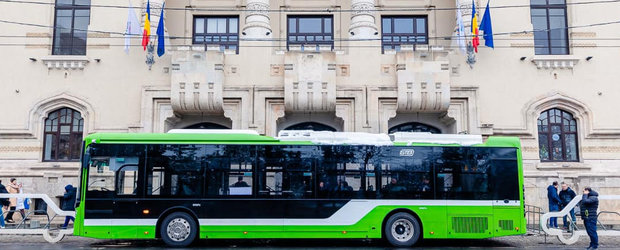 Primele autobuze electrice au intrat pe traseu in Bucuresti. Acestea sunt dotate cu wi-fi, prize de incarcare pentru telefoane si sistem de climatizare performant