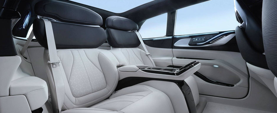 Primele imagini oficiale au fost publicate chiar acum: Mercedes S-Class nu mai este masina cu cel mai spectaculos interior!