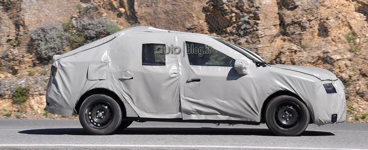 Primele imagini spion cu noua Dacia Logan 2! Primele imagini spion cu noua Dacia Logan 2!