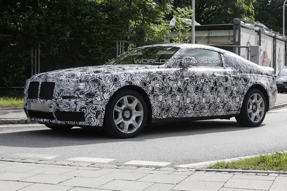 Primele imagini spion cu viitorul Rolls-Royce Ghost Coupe Primele imagini spion cu viitorul Rolls-Royce Ghost Coupe