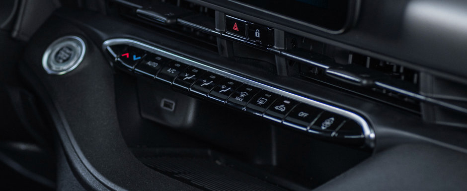Primul Abarth 500 cu propulsie electrica din istorie a debutat oficial. Noul model ofera un motor de 155 de cai si accelereaza de la 0 la 100 km/h in doar 7.0 secunde. Galerie foto completa Primul Abarth 500 cu propulsie electrica din istorie a debutat oficial. Noul model ofera un motor de 155 de cai si accelereaza de la 0 la 100 km/h in doar 7.0 secunde. Galerie foto completa