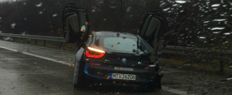 Primul accident cu BMW i8. Pagubele depasesc 200.000 de euro Primul accident cu BMW i8. Pagubele depasesc 200.000 de euro