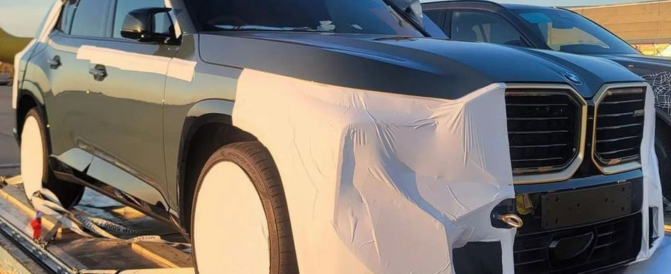 Primul BMW XM din istorie, surprins partial camuflat pe aeroport. Cel mai exclusivist SUV al bavarezilor ar putea oferi pana la 750 de cai sub capota Primul BMW XM din istorie, surprins partial camuflat pe aeroport. Cel mai exclusivist SUV al bavarezilor ar putea oferi pana la 750 de cai sub capota