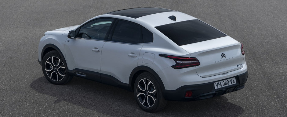 Primul Citroen C4 X din istorie a debutat oficial. Cel mai nou model al francezilor ia forma unui sedan cu alura de fastback si garda la sol de SUV. Cat costa in Romania Primul Citroen C4 X din istorie a debutat oficial. Cel mai nou model al francezilor ia forma unui sedan cu alura de fastback si garda la sol de SUV. Cat costa in Romania