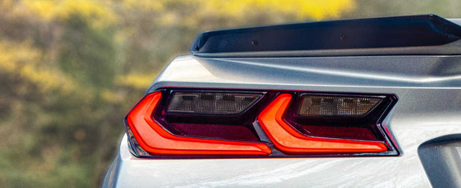 Primul Corvette cu motor electrificat si tractiune integrala a debutat oficial. Noul E-Ray se lauda cu 655 de cai pe ambele punti si o acceleratie de la 0 la 100 km/h in doar 2.5 secunde Primul Corvette cu motor electrificat si tractiune integrala a debutat oficial. Noul E-Ray se lauda cu 655 de cai pe ambele punti si o acceleratie de la 0 la 100 km/h in doar 2.5 secunde