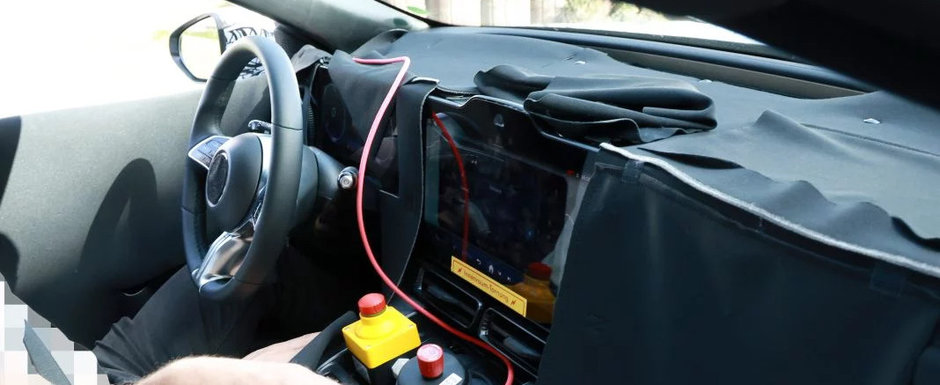 Primul Mercedes EQC Sedan din istorie, surprins in teste pe strazile Europei. Viitorul model al nemtilor, fotografiat cu doua display-uri uriase in bord Primul Mercedes EQC Sedan din istorie, surprins in teste pe strazile Europei. Viitorul model al nemtilor, fotografiat cu doua display-uri uriase in bord