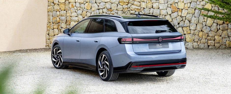 Primul Volkswagen ID.7 Tourer din istorie a debutat oficial. Versiunea 100% electrica a celebrului Passat Variant ofera faruri cu matrice de LED-uri, scaune cu masaj si o autonomie de aproape 700 de kilometri. Galerie foto completa Primul Volkswagen ID.7 Tourer din istorie a debutat oficial. Versiunea 100% electrica a celebrului Passat Variant ofera faruri cu matrice de LED-uri, scaune cu masaj si o autonomie de aproape 700 de kilometri. Galerie foto completa