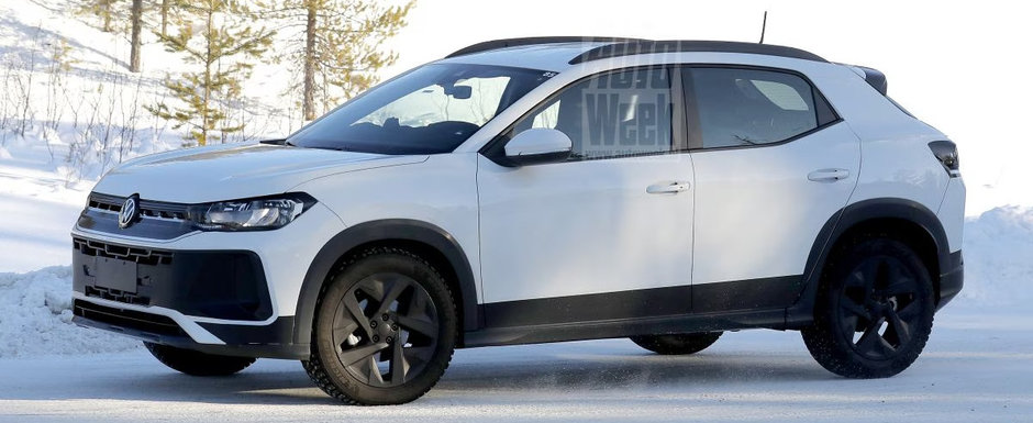 Primul Volkswagen Tera din istorie, surprins in teste pe strazile Europei. Noul model al germanilor va oferi un motor 1.0 TSI si doua ecrane color diferite Primul Volkswagen Tera din istorie, surprins in teste pe strazile Europei. Noul model al germanilor va oferi un motor 1.0 TSI si doua ecrane color diferite