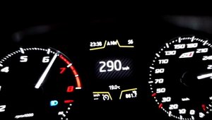 Prinde 290 km/h in linie dreapta. Hatch-ul care se ia de guler cu greii de la Porsche, Ferrari si Lamborghini