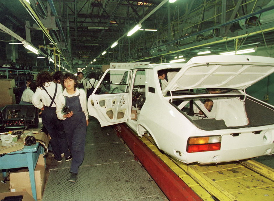 Privatizata dintr-o greseala, Dacia inregistreaza azi 15 ani de succes Privatizata dintr-o greseala, Dacia inregistreaza azi 15 ani de succes