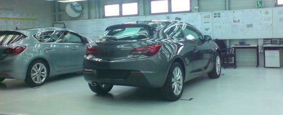 Priveste, acesta este noul Opel Astra GTC!