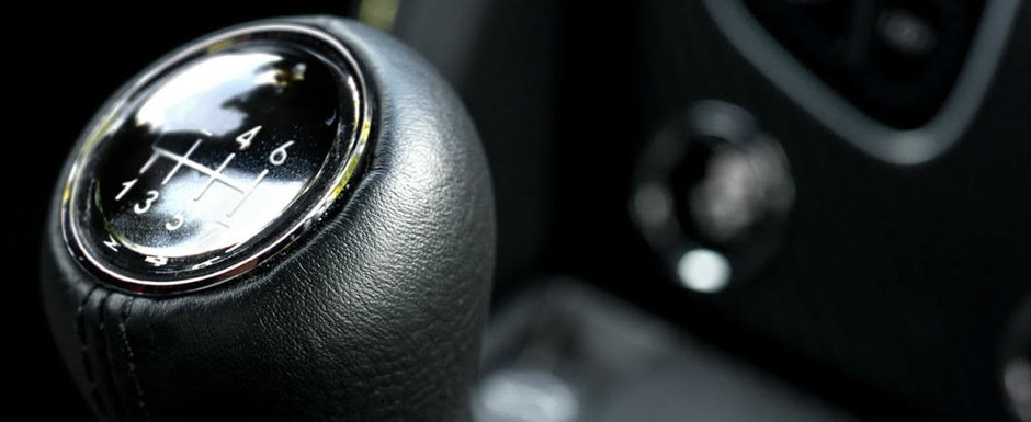Priveste cu mare atentie. ASTA ar putea fi ultimul automobil cu motor V12 si cutie manuala Priveste cu mare atentie. ASTA ar putea fi ultimul automobil cu motor V12 si cutie manuala