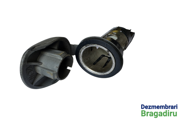 Priza 12V Renault Laguna 2 [2001 - 2005] Grandtour wagon 1.9 DCi MT (120 hp) Cod motor F9Q-C7-50