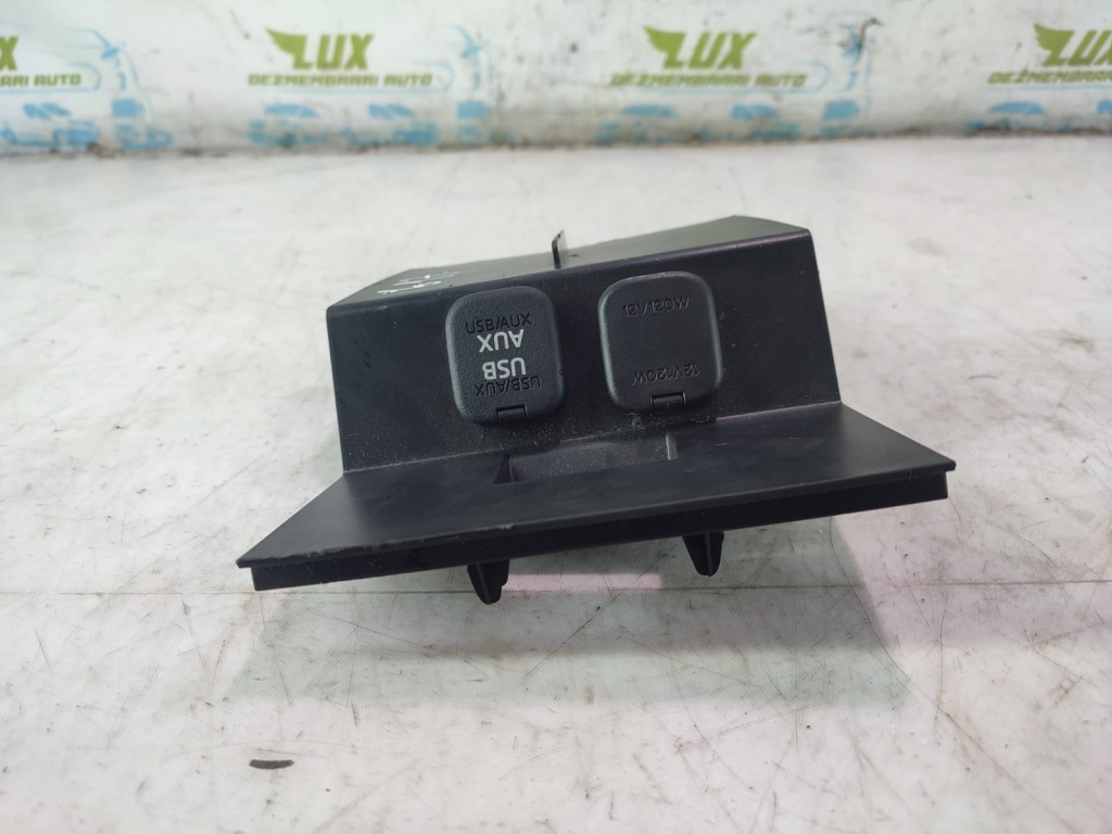 Priza 12v USB KD45-644A1 Mazda CX-5 (KE) [2011 - 2015] 2.2 d SHY1