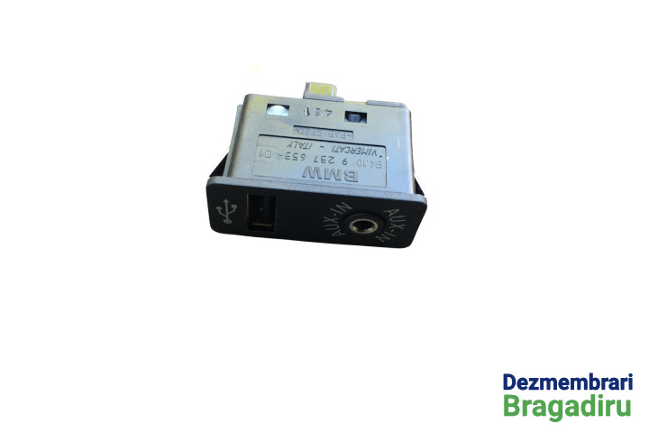 Priza AUX si USB Cod: 9237653 9237653 BMW Seria 5 F11 [2009 - 2013] Touring wagon 520 d Steptronic (184 hp) Cod motor: N47T, Cod culoare: B90, Pachet M