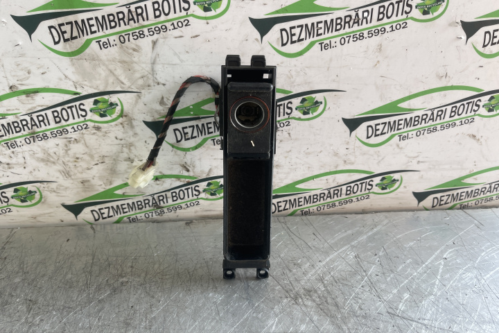Priza bricheta 8D0863284C / 8D0 863 284C Audi A4 B5 [1994 - 1999] Avant wagon 5-usi 1.6 MT (101 hp)