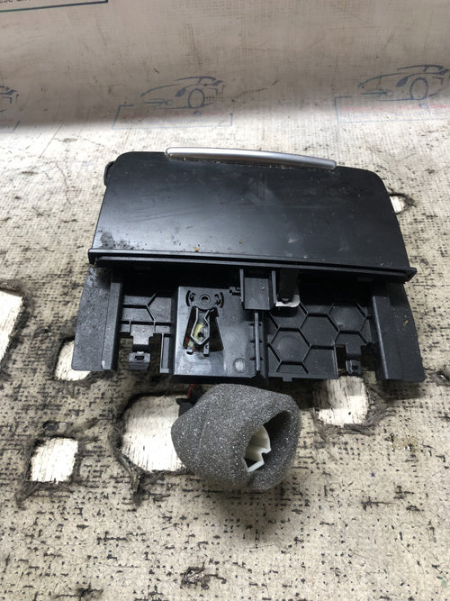 Priza bricheta auxiliara Audi A4 B8 2.0 2014