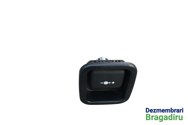 Priza bricheta Cod: 7143111 7143111 BMW Seria 5 F11 [2009 - 2013] Touring wagon 520 d Steptronic (184 hp) Cod motor: N47T, Cod culoare: B90, Pachet M
