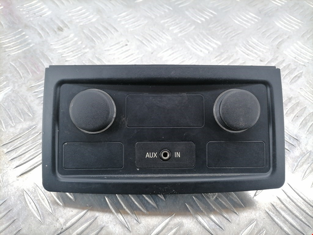 Priza cu port AUX 7034100 BMW Seria 5 E60 2.0 D an fab. 2005 - 2010