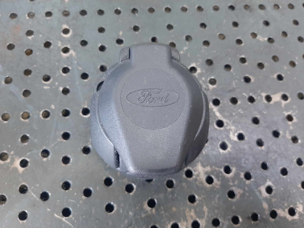 Priza pentru bara de remorca ford mondeo mk1 7 pini 97sx13n406ba