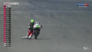 Probabil cel mai spectaculos moment din istoria competitiei Moto3.