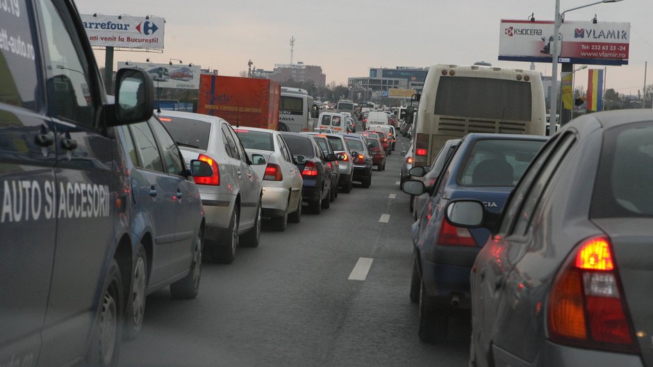 Proiectele Gabrielei Firea pentru trafic sunt halucinante: carburant pentru navetisti si masini la comun Proiectele Gabrielei Firea pentru trafic sunt halucinante: carburant pentru navetisti si masini la comun