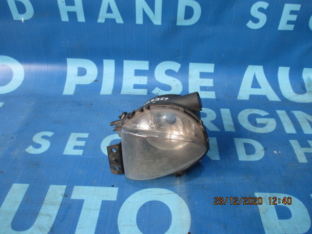 Proiectoare BMW E90 2006; 6948373 (o ureche de prindere rupta)