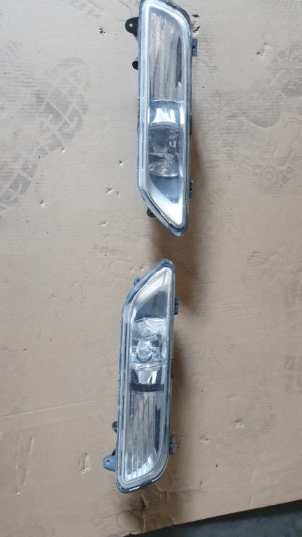 Proiectoare fata dreapta Vw Passat B7
