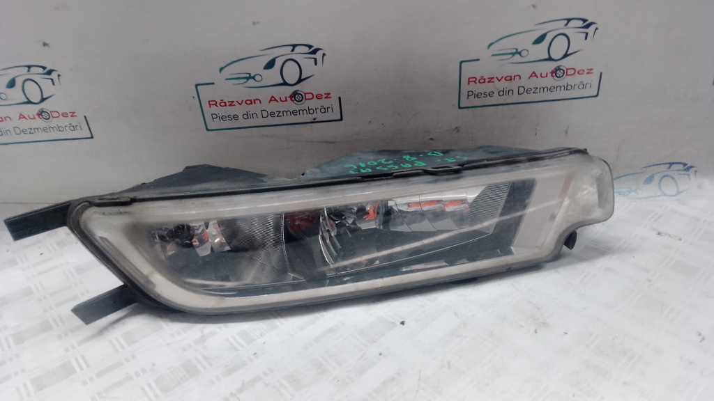 Proiectoare stânga Volkswagen Passat B8 - Motorina 2016, 3G0941661J