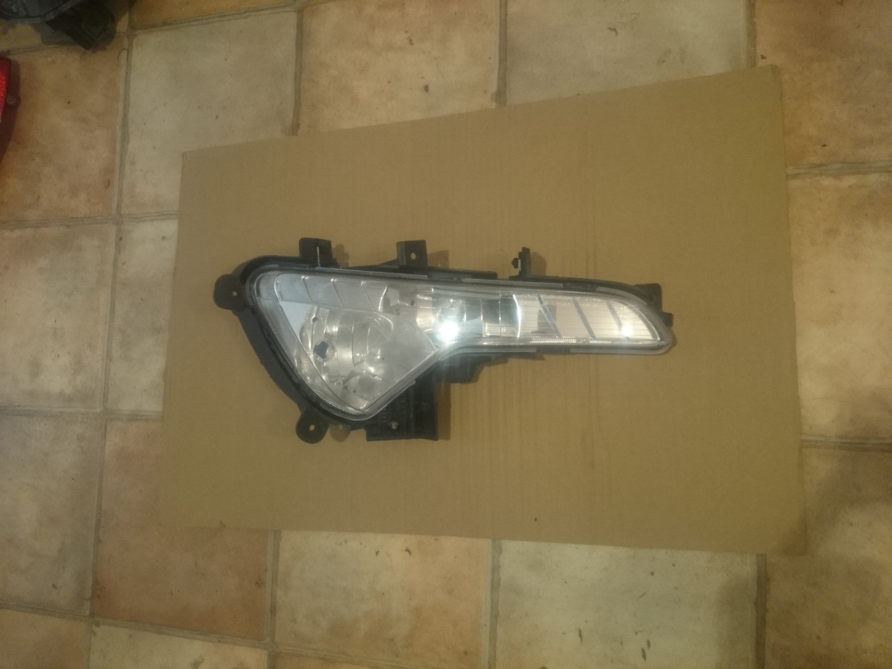 Proiector ceata dreapta KIA Sportage SL (2010-2014) cod 922023W
