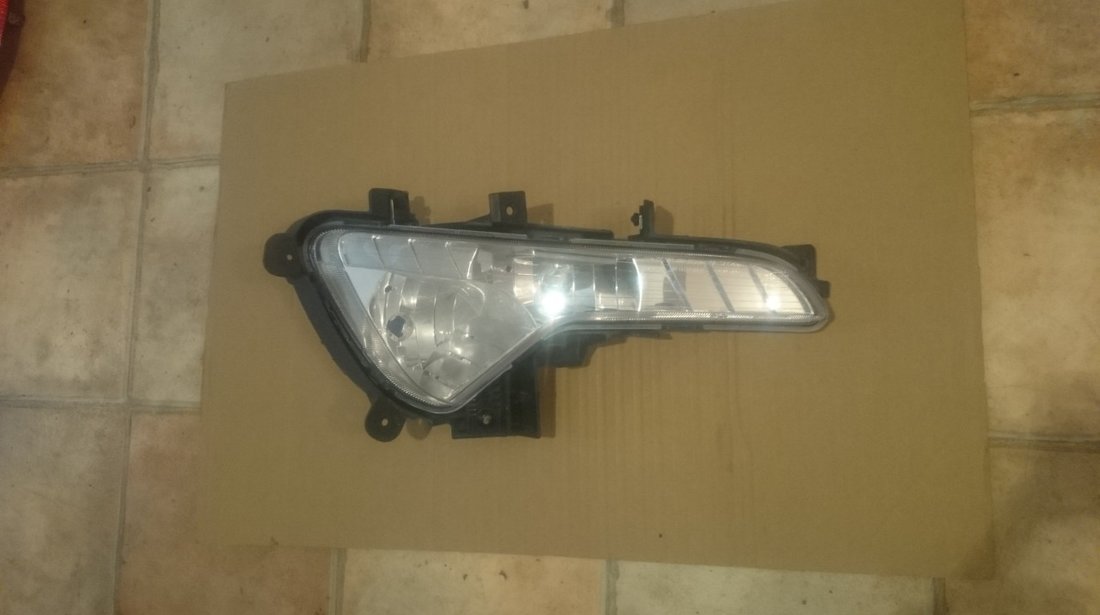 Proiector ceata dreapta KIA Sportage SL (2010-2014) cod 922023W