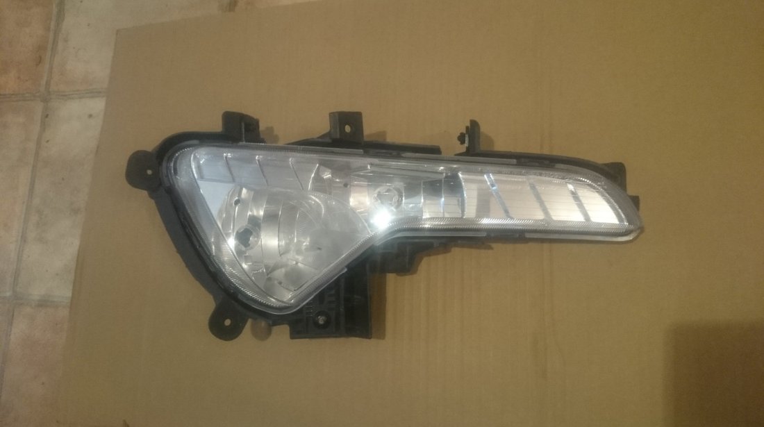 Proiector ceata dreapta KIA Sportage SL (2010-2014) cod 922023W