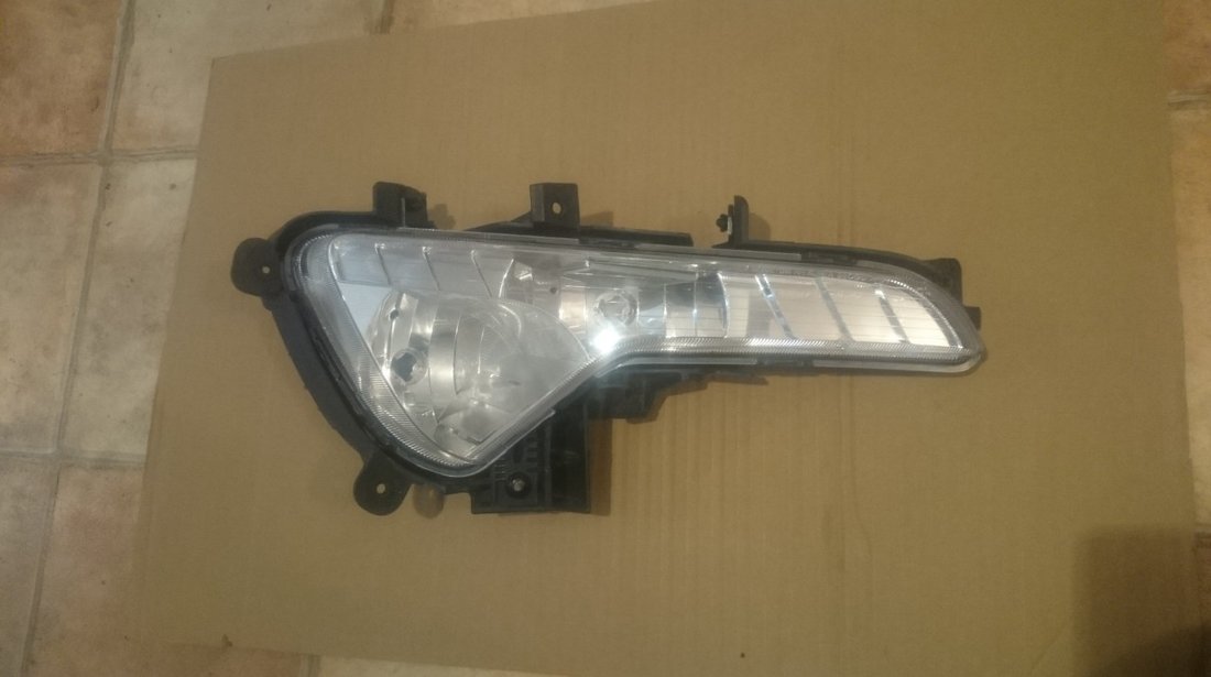 Proiector ceata dreapta KIA Sportage SL (2010-2014) cod 922023W