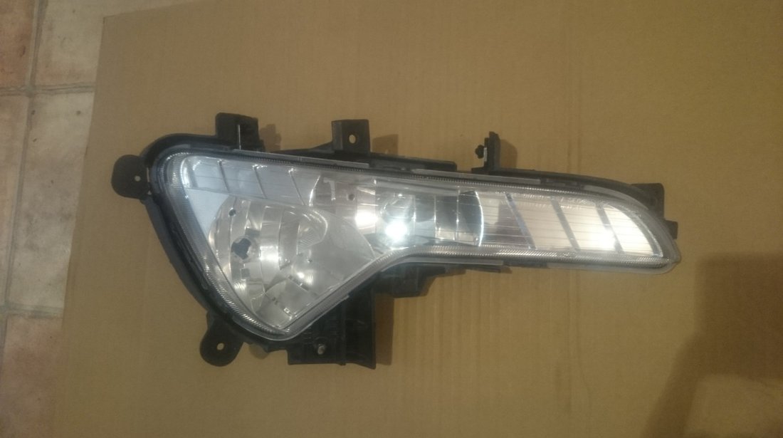 Proiector ceata dreapta KIA Sportage SL (2010-2014) cod 922023W