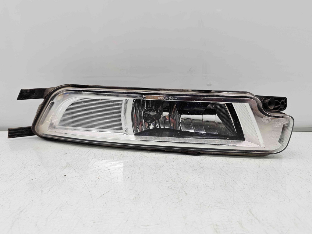 Proiector ceata dreapta Volkswagen Passat B8 (3G2) [Fabr 2015-prezent] 3G0941662L