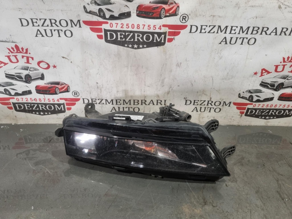 Proiector ceata halogen stanga 5E0941699F Skoda Octavia III Hatchback Facelift