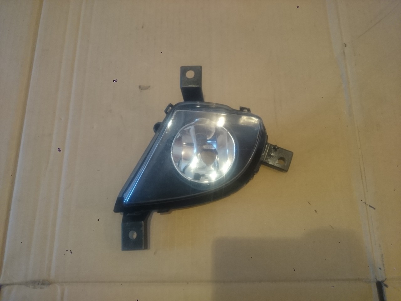 Proiector ceata stanga BMW E90, E91, Seria 3 (20008-2011) cod 17003701