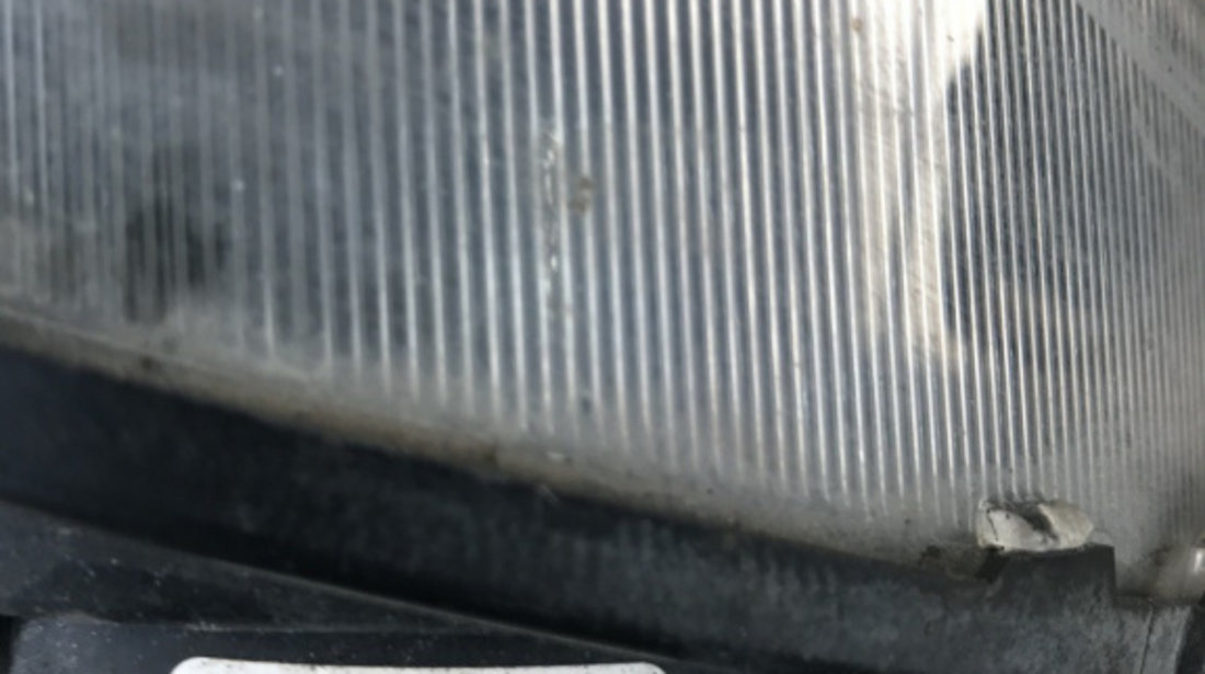 Proiector ceata stanga BMW F11 F10 combi 2012 (7216885)