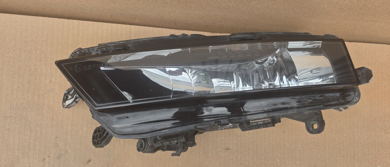 Proiector ceata stanga Skoda Octavia 3 Facelift 2017 2018 2019 2020