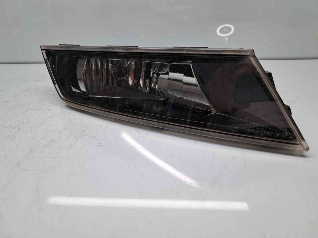Proiector ceata stanga Skoda Superb III Combi (3V5) [Fabr 2015-2024] 3V0941699