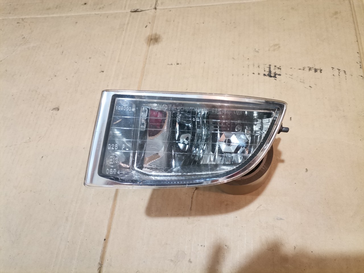 Proiector ceata stanga Toyota Rav 4 (2000-2005)