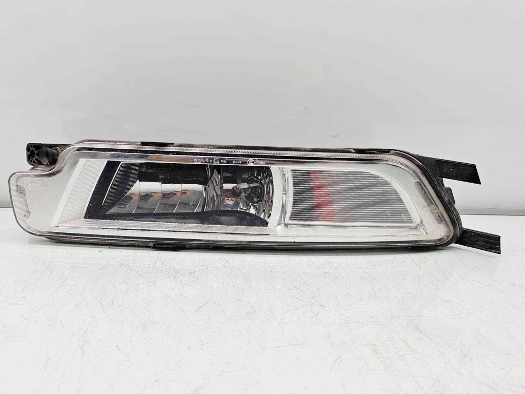 Proiector ceata stanga Volkswagen Passat B8 (3G2) [Fabr 2015-prezent] 3G0941661L