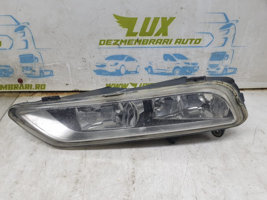 Proiector ceata stanga Volkswagen VW Passat B7 [2010 - 2015] 2.0 tdi CFGB