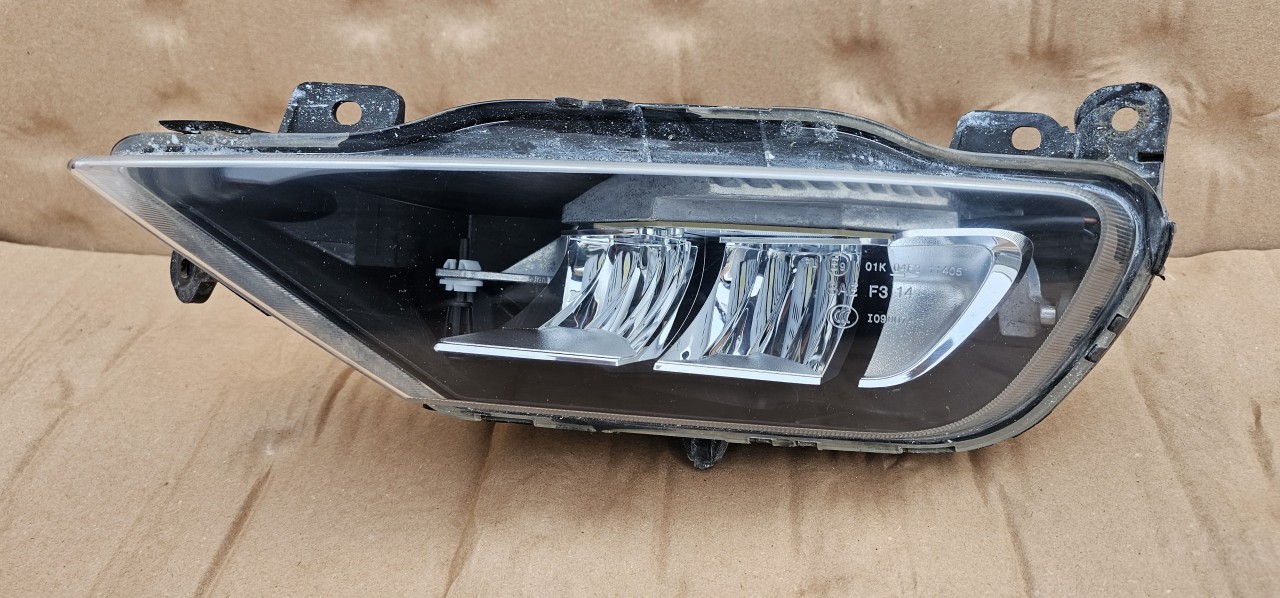 Proiector ceata stanga Volvo S90 / V90 / XC60 / XC90 2017 2018 2019 2020